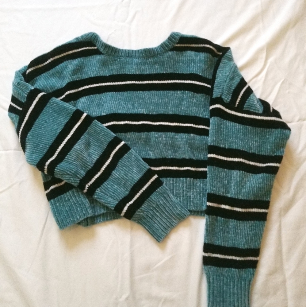 Crop top sweater